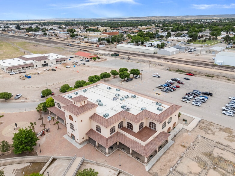 400-2 Cascade Ave, Carlsbad, NM for sale - Building Photo - Image 3 of 8