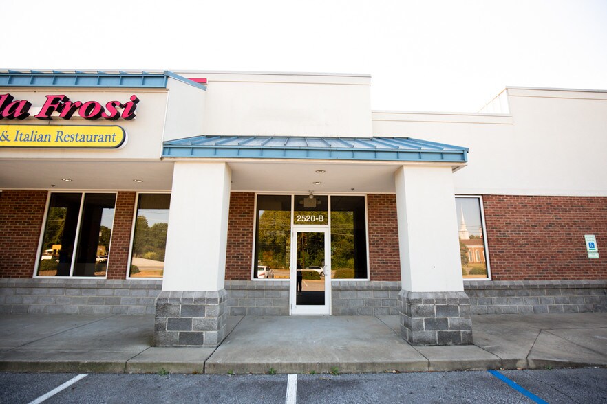 2520 Wade Hampton Blvd, Greenville, SC 29615