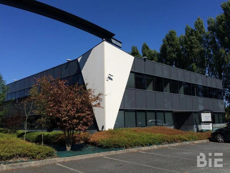 Office in Mérignac for lease - Building Photo - Image 1 of 4