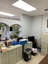 624-640 W Algonquin Rd, Des Plaines, IL for lease Building Photo- Image 2 of 4