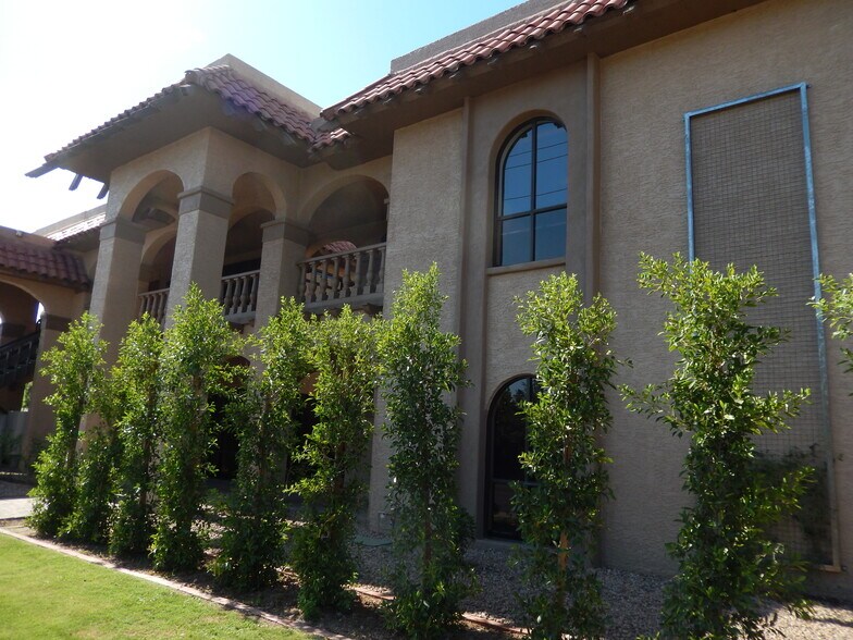 1480 E Bethany Home Rd, Phoenix, AZ for lease - Building Photo - Image 3 of 10