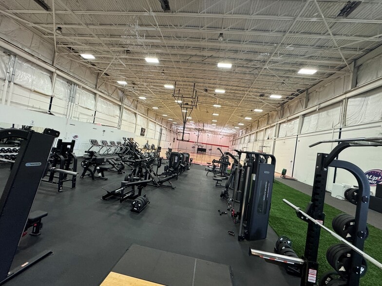 8100 Tyler Blvd, Mentor, OH for lease - Building Photo - Image 2 of 14