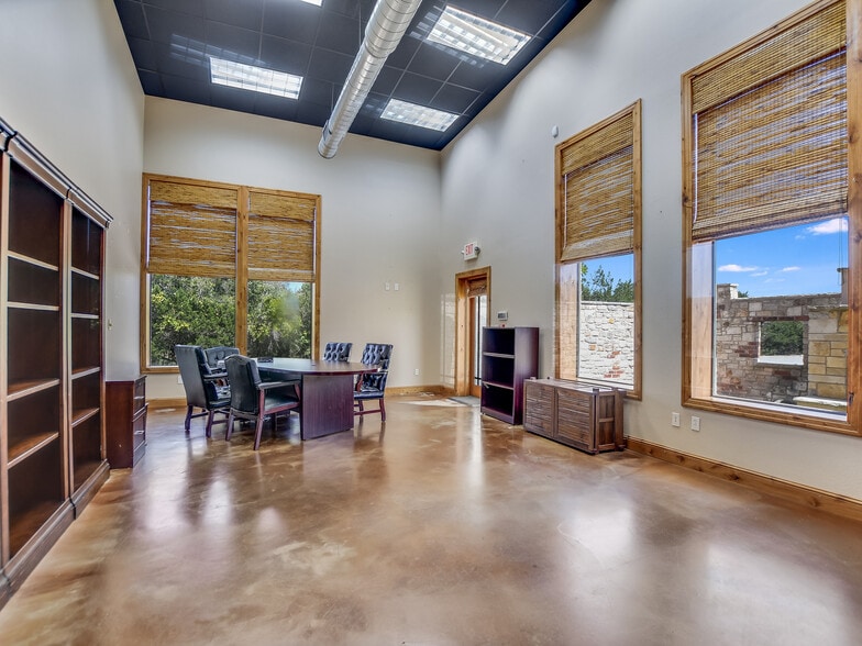 4004 E Hwy 290, Dripping Springs, TX for sale - Interior Photo - Image 2 of 22