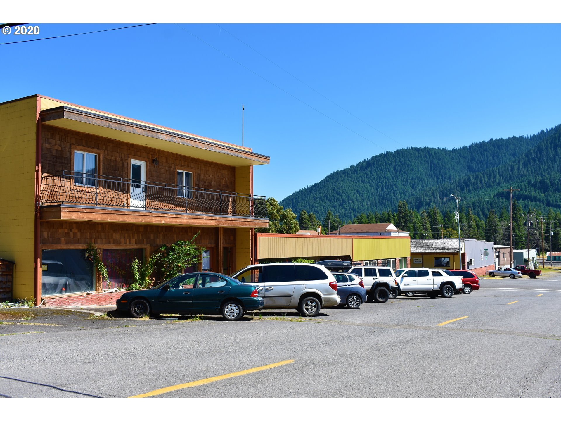76471 Pine St, Oakridge, OR for sale Primary Photo- Image 1 of 1