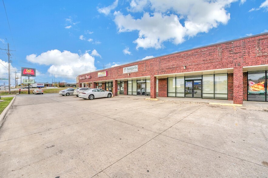 4625 W Gore Blvd, Lawton, OK for lease - Building Photo - Image 2 of 3