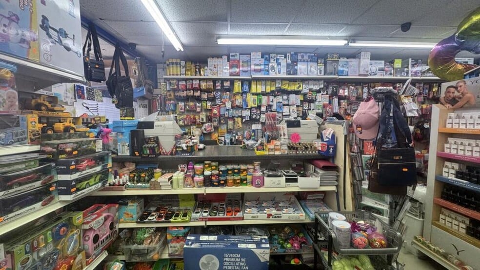 290 Neasden Ln, London for lease - Building Photo - Image 2 of 12