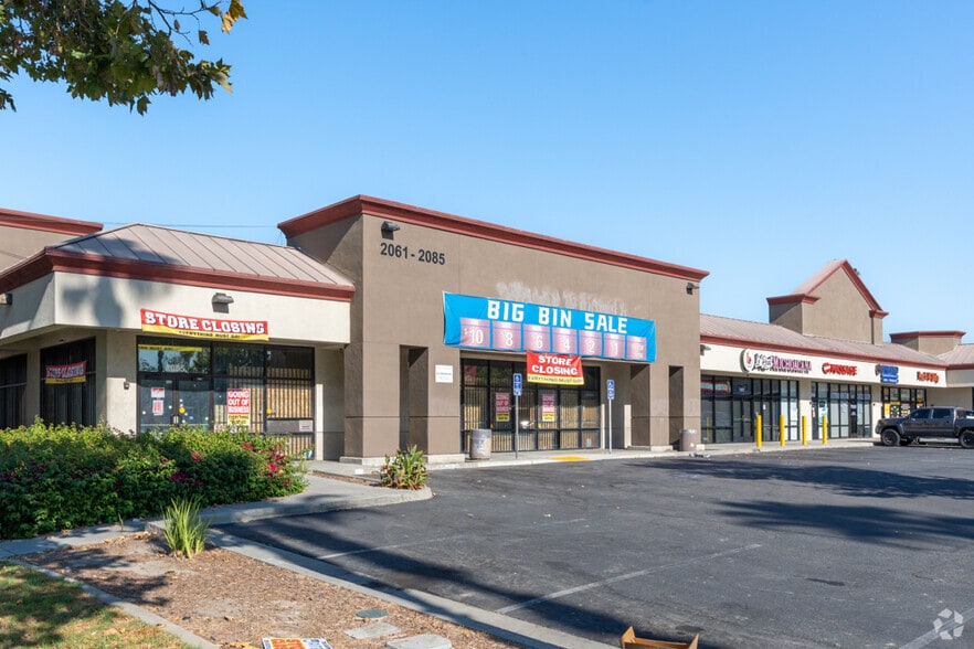 2061-2085 S Garey Ave, Pomona, CA for lease - Building Photo - Image 2 of 13