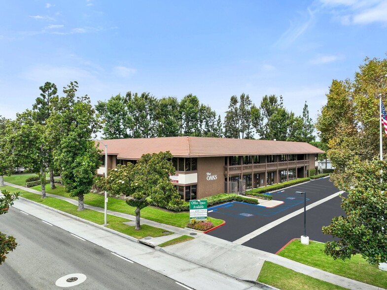 1633 E 4th St, Santa Ana, CA for lease - Building Photo - Image 2 of 10