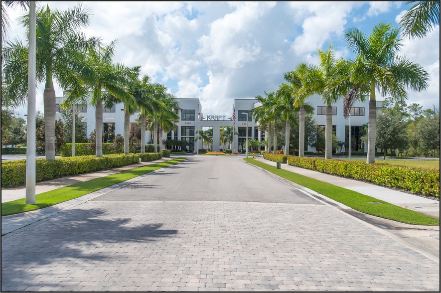 3530 Kraft Rd, Naples, FL for lease - Building Photo - Image 3 of 12