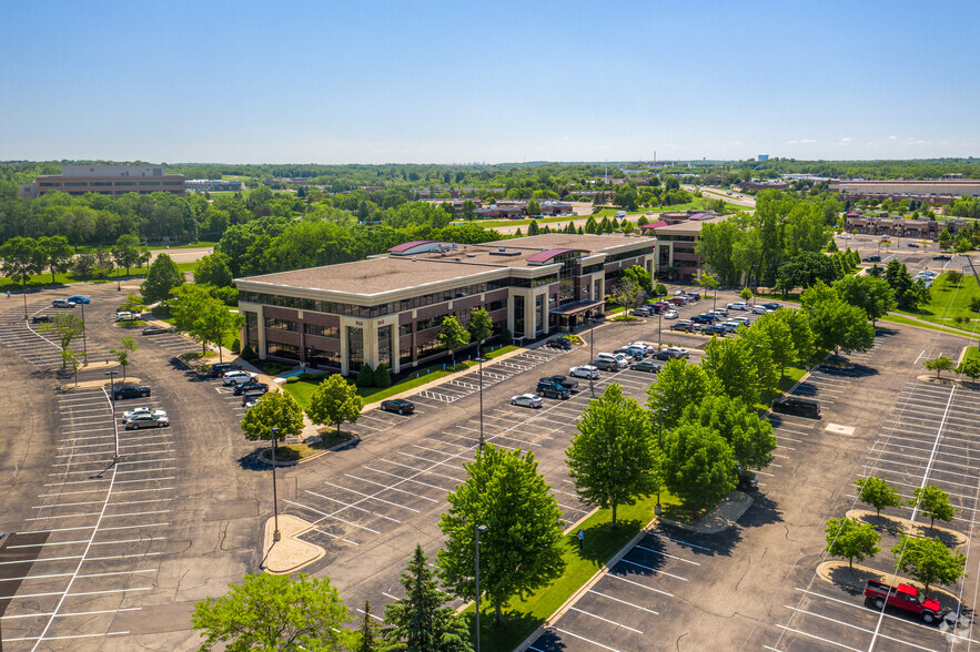 860 Blue Gentian Rd, Eagan, MN for lease - Building Photo - Image 2 of 4