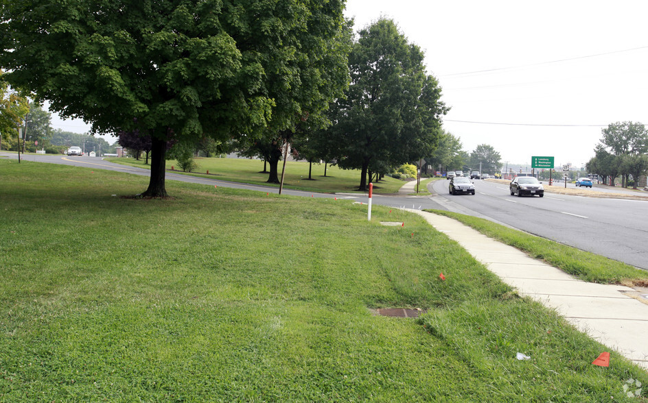 Broadview Ave, Warrenton, VA for lease - Primary Photo - Image 1 of 2