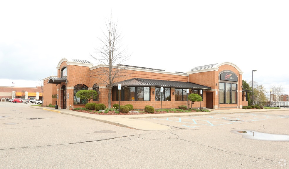 39550 W 7 Mile Rd, Northville, MI for sale - Primary Photo - Image 1 of 4