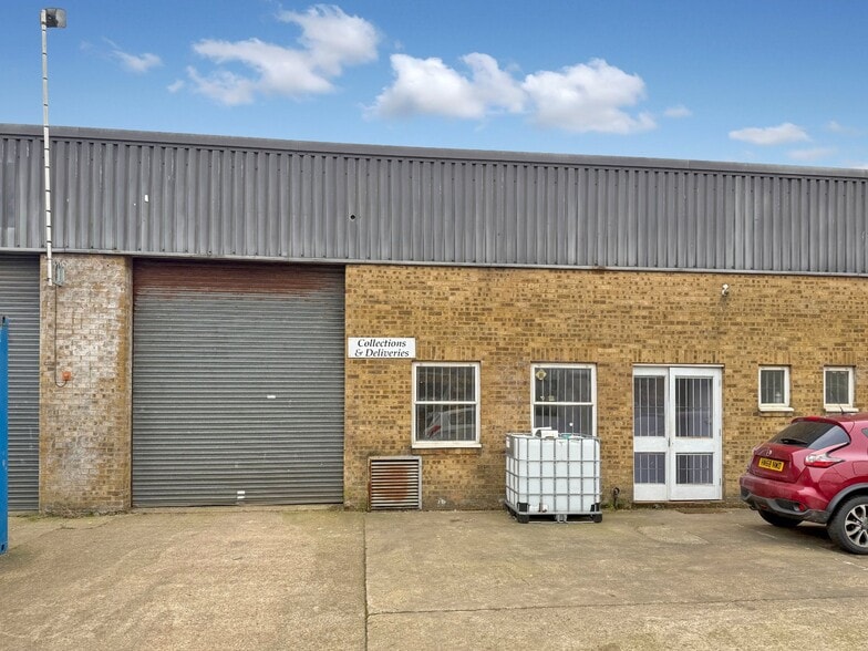 Units P1-P6 Bridge Rd, Littlehampton for sale - Building Photo - Image 2 of 3