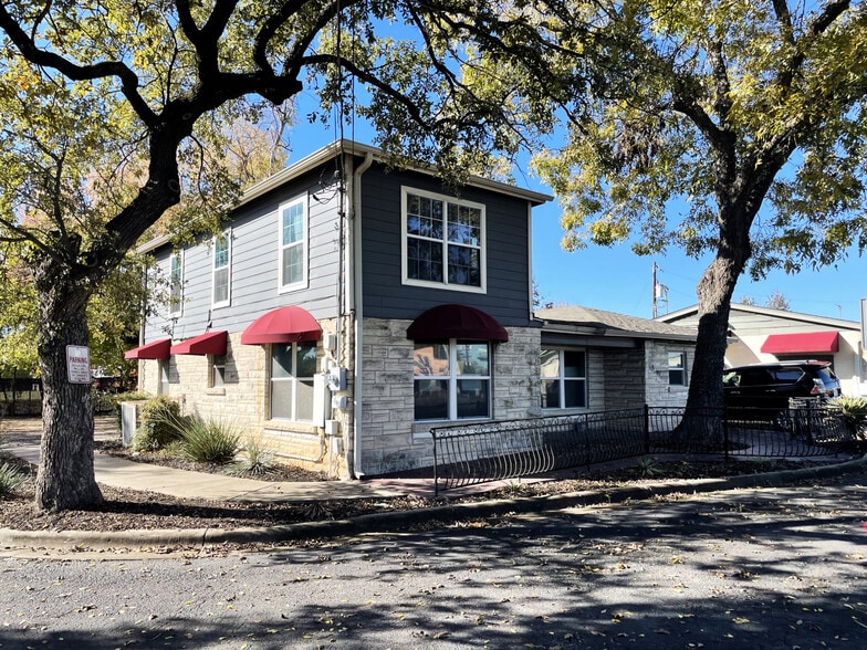 519 N Bell Blvd, Cedar Park, TX for lease - Building Photo - Image 3 of 14