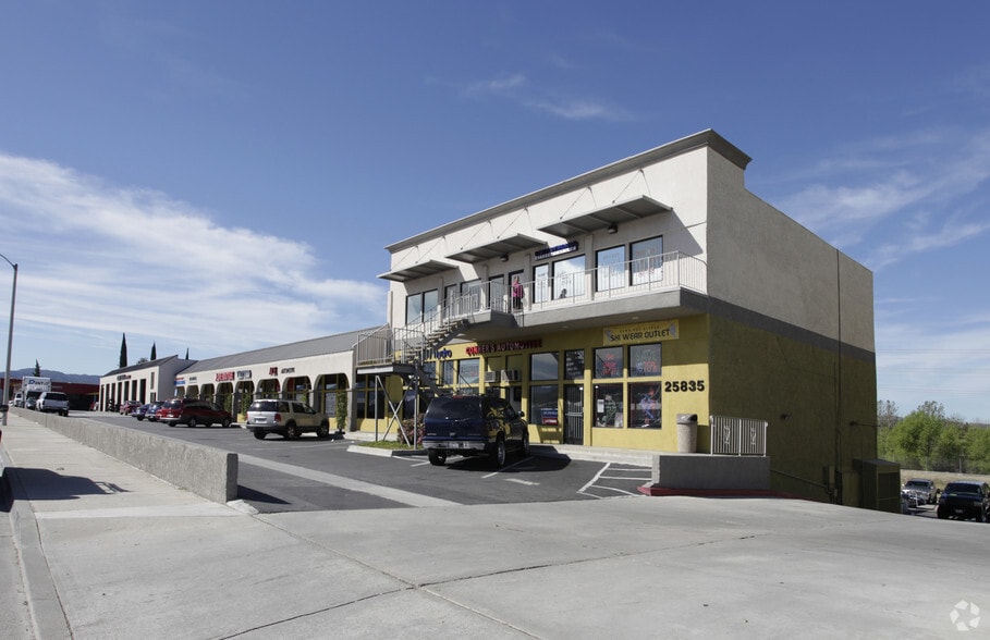 25805-25865 San Fernando Rd, Santa Clarita, CA for lease - Building Photo - Image 1 of 6