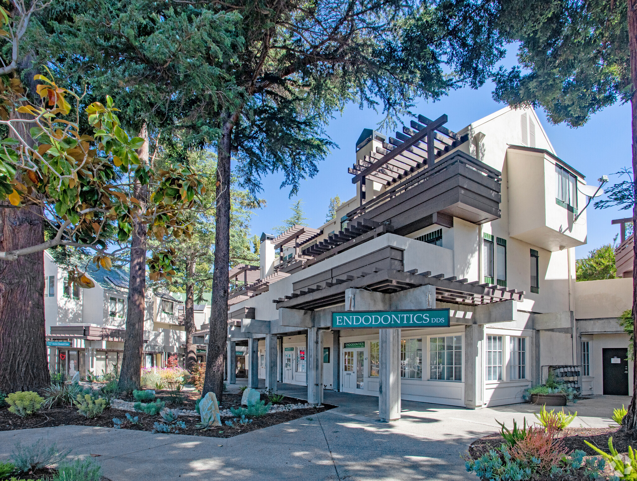 100 W El Camino Real, Mountain View, CA for lease Building Photo- Image 1 of 9