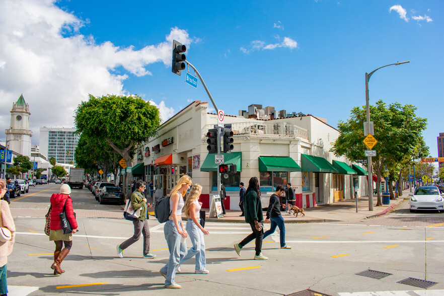 10936-10938 Weyburn Ave, Los Angeles, CA for lease - Building Photo - Image 1 of 9