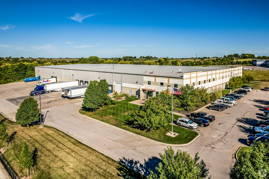 3155 W Heartland Dr, Liberty, MO for lease - Building Photo - Image 1 of 8