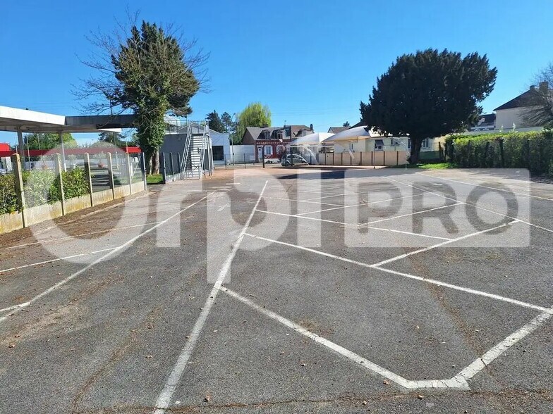 Retail in Noyon for lease - Building Photo - Image 3 of 5