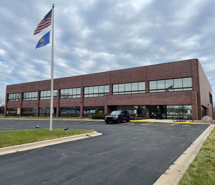 W57N14280 Doerr Way, Cedarburg, WI for lease - Building Photo - Image 1 of 9