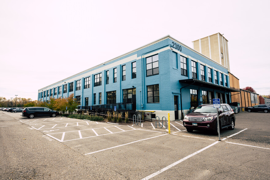 2300-2310 Kennedy St NE, Minneapolis, MN for lease - Building Photo - Image 3 of 11