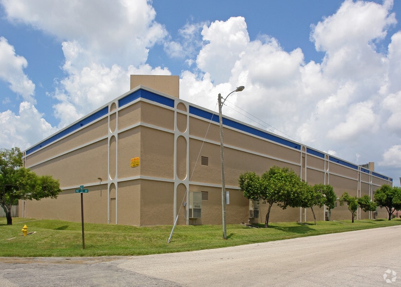 4950 N Dixie Hwy, Oakland Park, FL for lease - Building Photo - Image 3 of 4