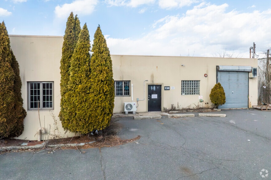 130 Marine St, Farmingdale, NY for sale - Building Photo - Image 3 of 7