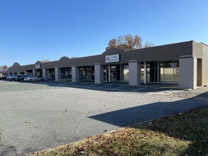 3301-3319 W Mercury Blvd, Hampton, VA for lease Building Photo- Image 2 of 2