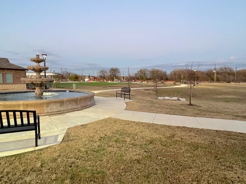 11583 Independence Pky, Frisco, TX for lease - Building Photo - Image 3 of 5
