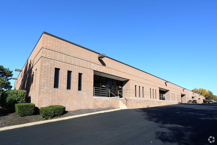 9800-9822 Pflumm Rd, Lenexa, KS for lease - Building Photo - Image 1 of 12