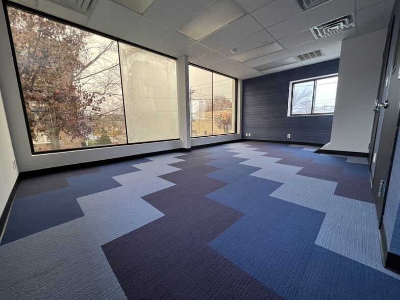 183 Mineola Blvd, Mineola, NY for lease - Interior Photo - Image 1 of 26