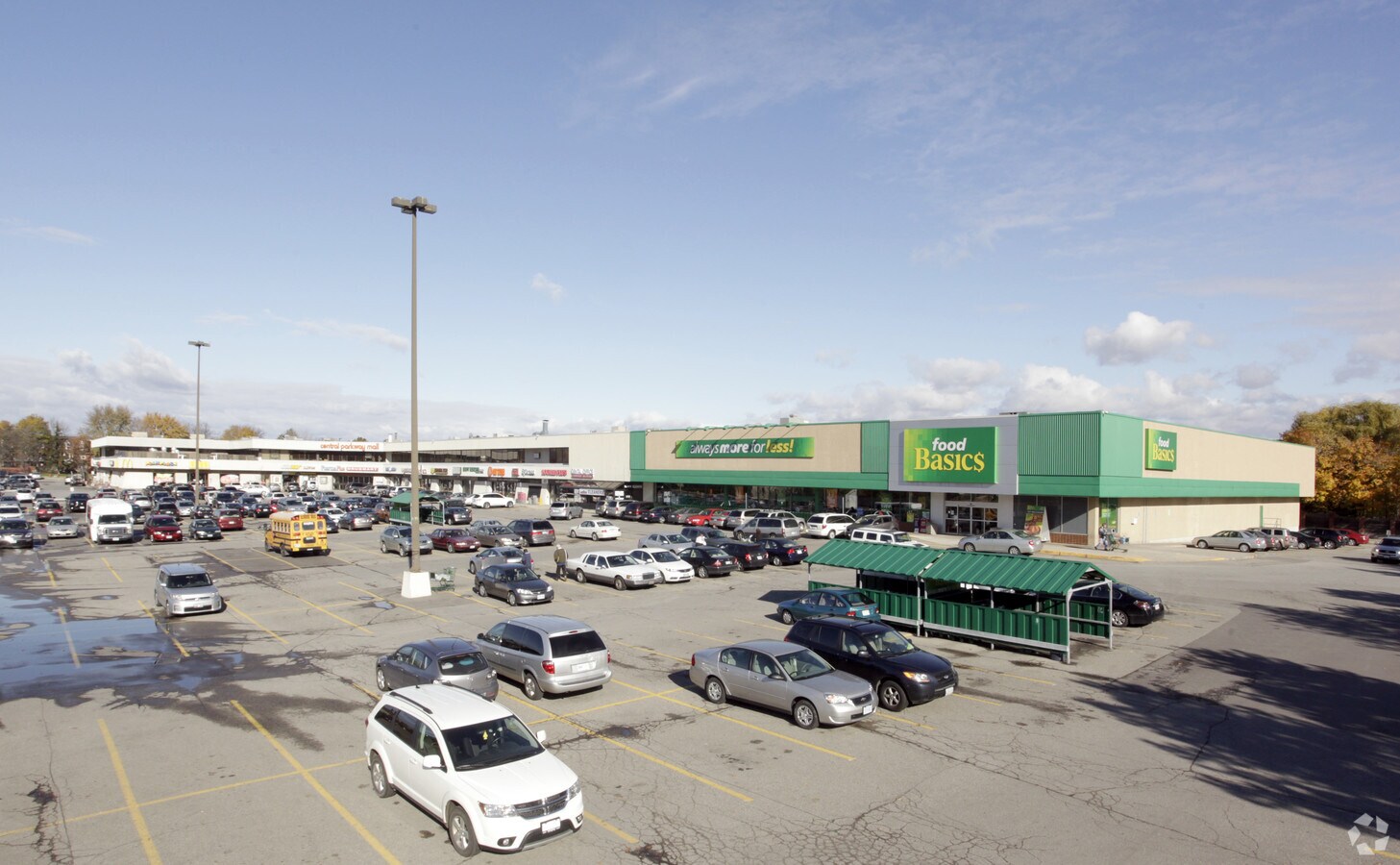 377 Burnhamthorpe Rd E, Mississauga, ON L5A 3Y1