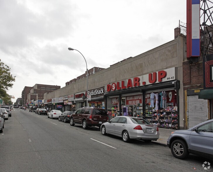 96-64 Queens Blvd, Rego Park, NY for lease - Building Photo - Image 2 of 4