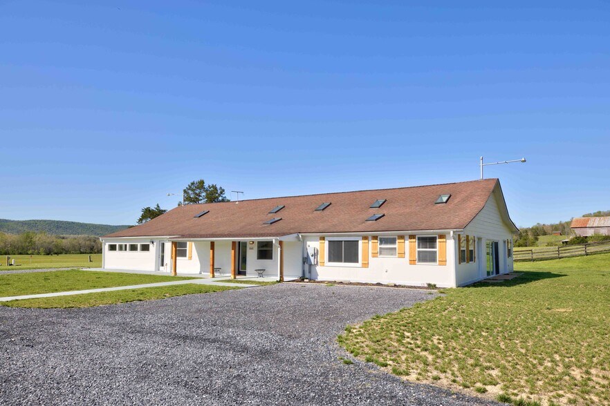 1565 Seven Fountains Rd, Fort Valley, VA for sale - Primary Photo - Image 1 of 52