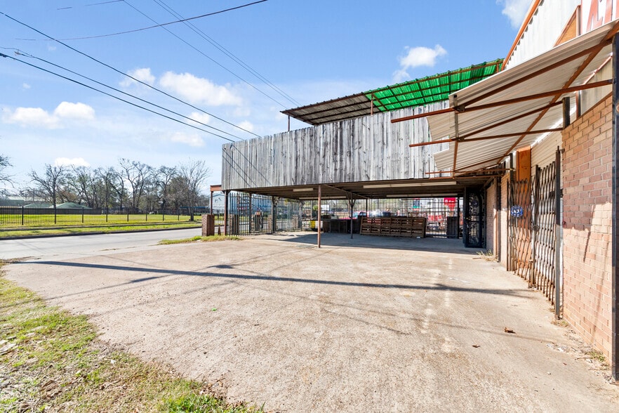 4713 E Tidwell Rd, Houston, TX for sale - Building Photo - Image 3 of 21
