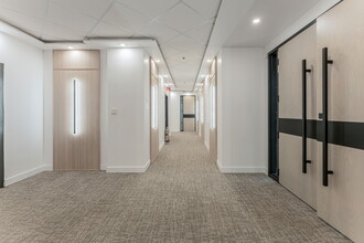 501-507 Pl d'Armes, Montréal, QC for lease Building Photo- Image 2 of 11