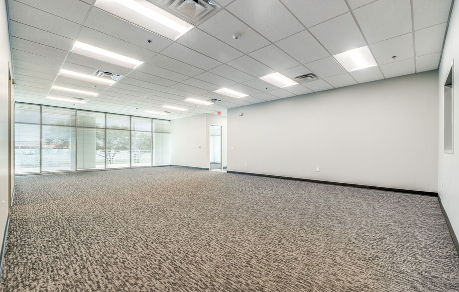 3319 N Panam Expy, San Antonio, TX for lease - Interior Photo - Image 3 of 10