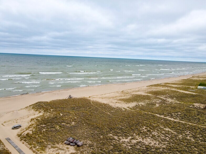 496 Ridgeway St, Saint Joseph, MI for sale - Building Photo - Image 1 of 1