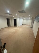 5205 N Ironwood Ln, Milwaukee, WI for lease Interior Photo- Image 2 of 6