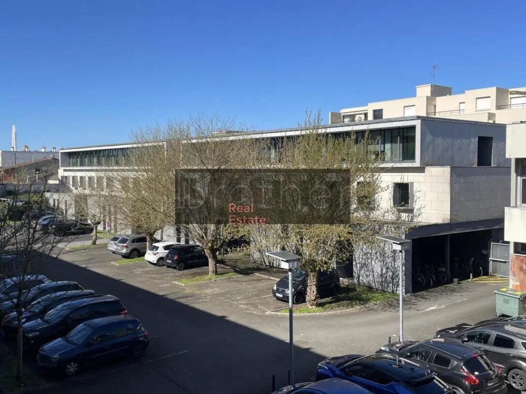 Office in Bordeaux for lease Building Photo- Image 1 of 5