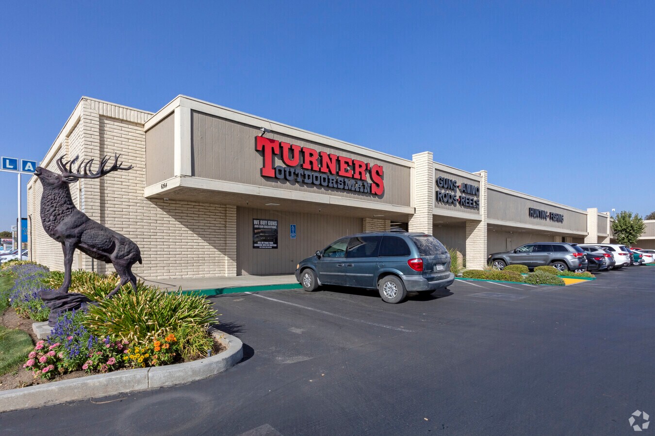 6214 N Blackstone Ave, Fresno, CA 93710 Turner's Outdoorsman Center