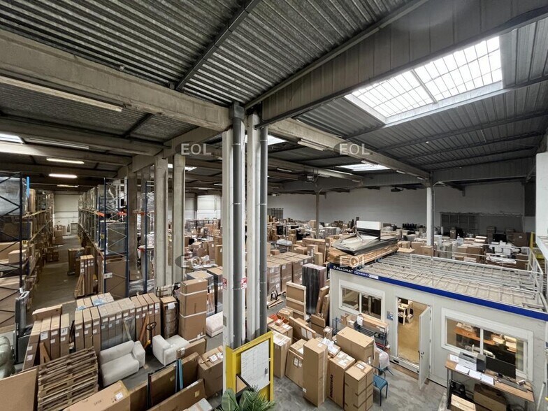 Industrial in Épône for lease - Interior Photo - Image 3 of 9