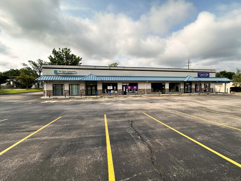 5400-5404 Mayfield Rd, Lyndhurst, OH for lease - Building Photo - Image 2 of 10