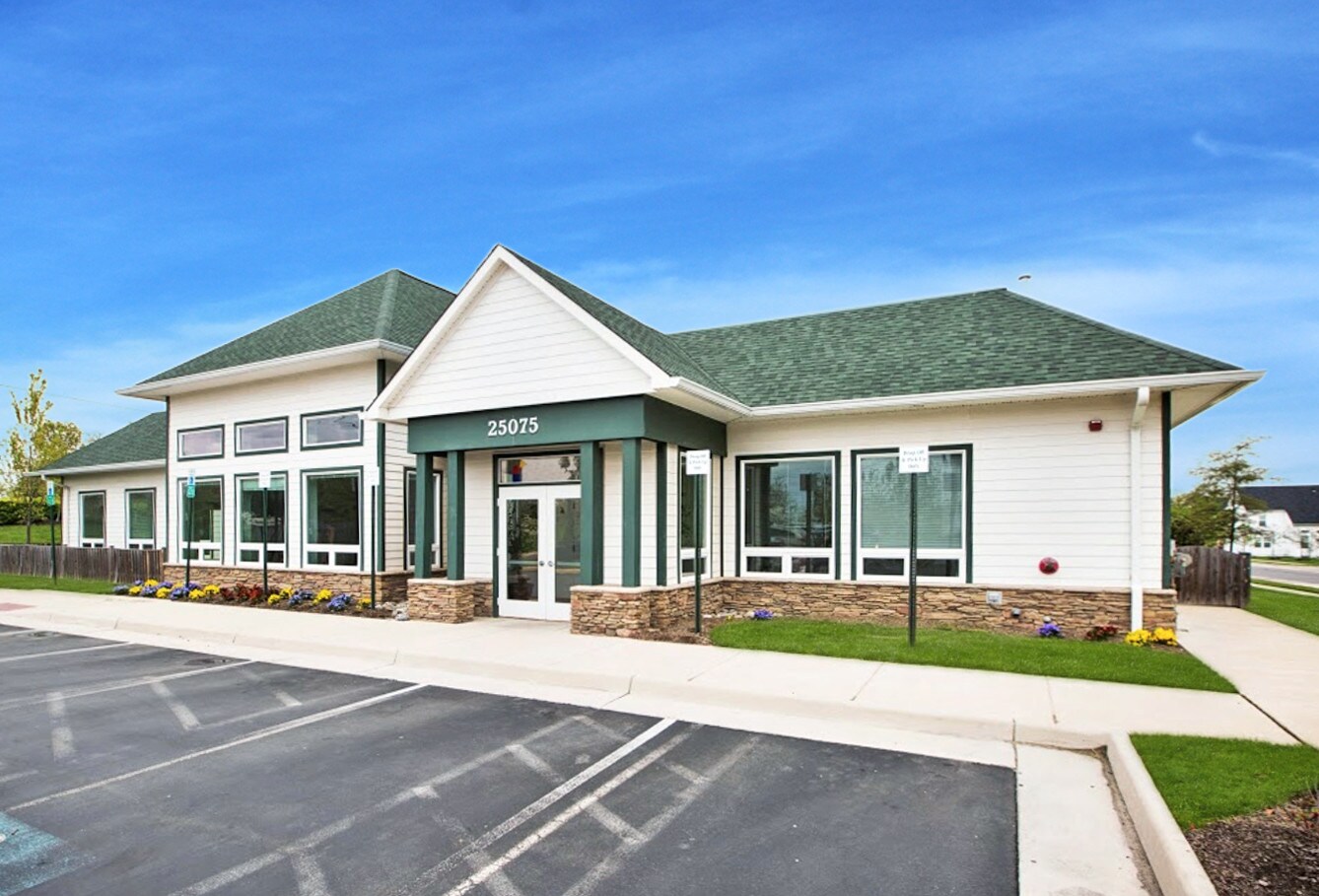 25075 White Sands Dr, Chantilly, VA 20152