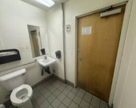 930-980 N Phoenix Rd, Medford, OR for lease Building Photo- Image 2 of 11