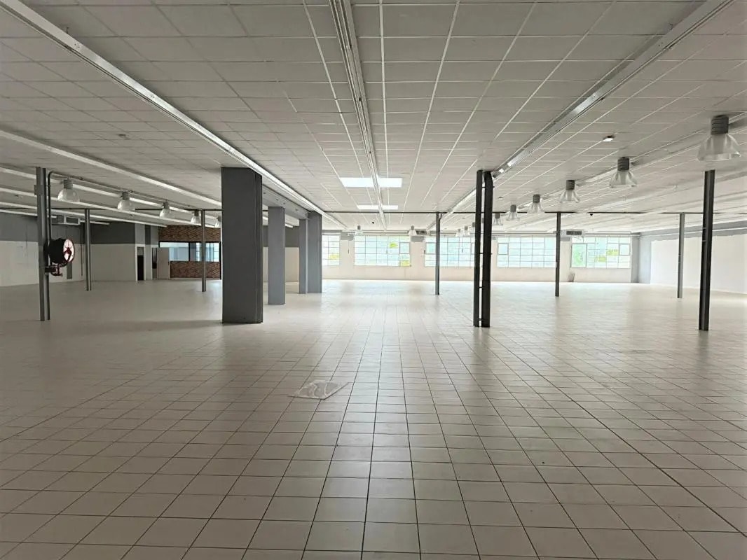 Retail in Besançon for lease Interior Photo- Image 1 of 6