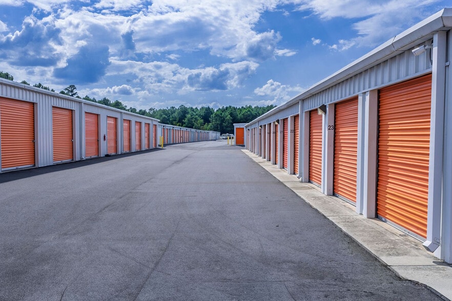 Stow and Go Storage 2 Property Portfolio portfolio of 2 properties for sale on LoopNet.com - Building Photo - Image 2 of 16