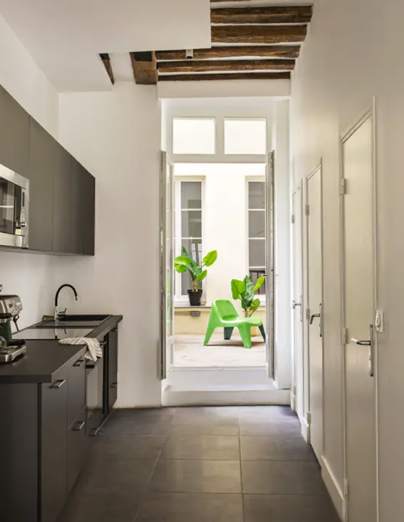 Office in Paris for lease Interior Photo- Image 1 of 4