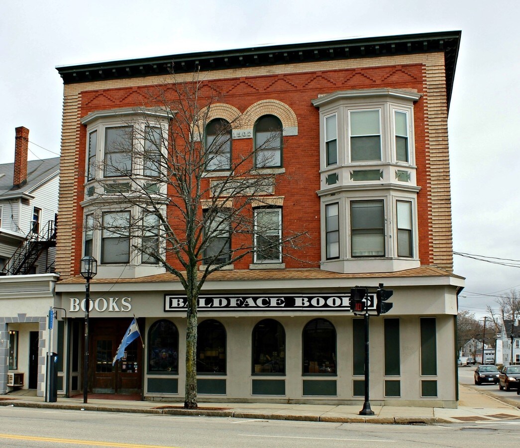 4 Broadway, Dover, NH 03820