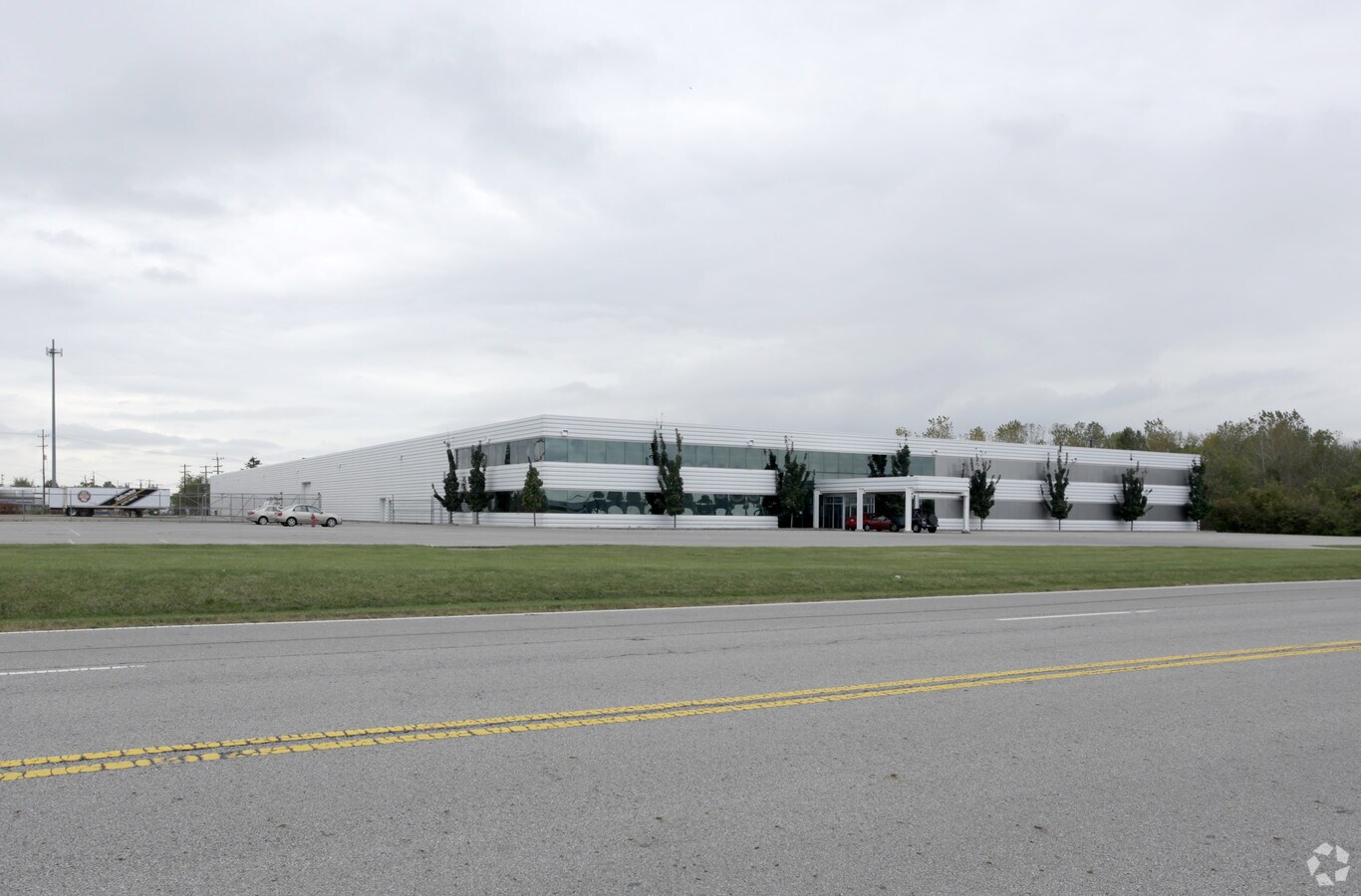 777 N James Rd, Columbus, OH 43219